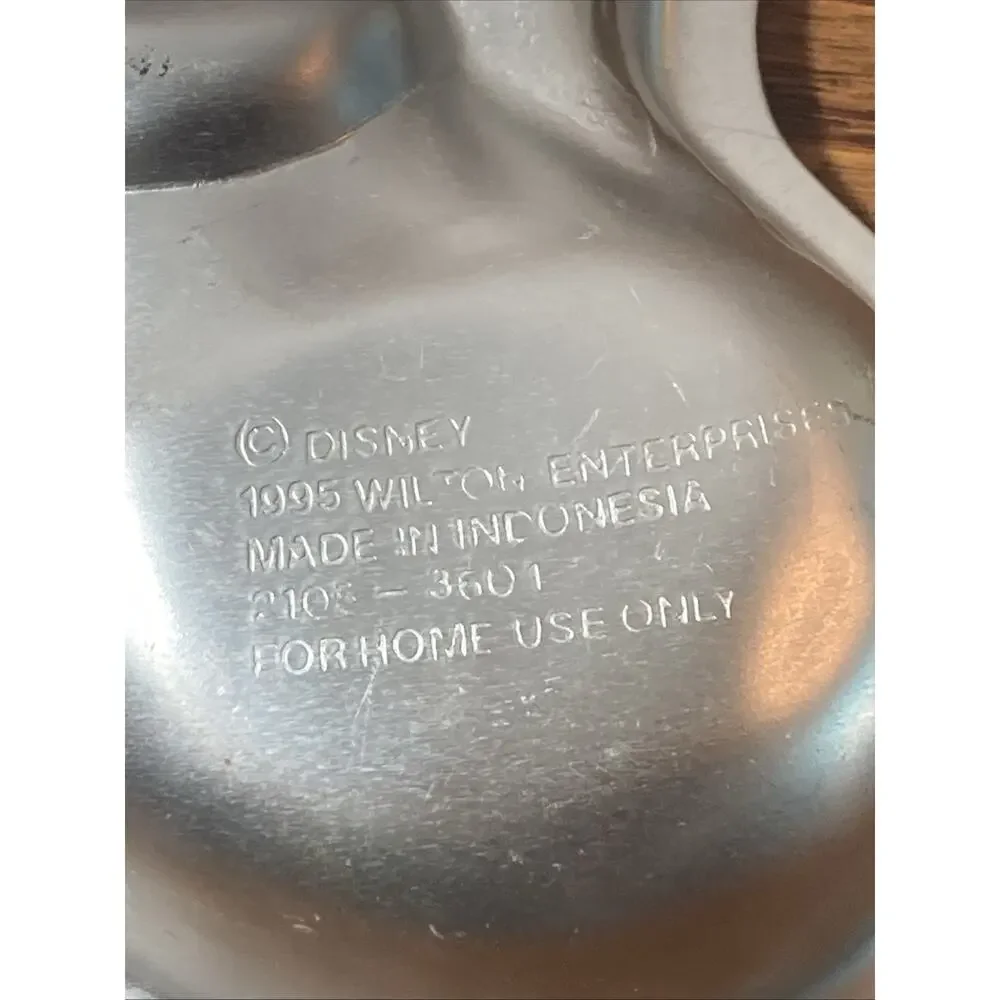 Vintage 1995 Mickey Mouse Baking Cake Pan